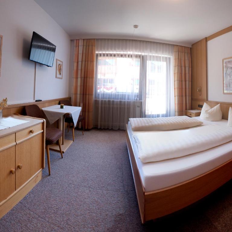Hotel Garni Jennewein - Standard Doppelzimmer mit Balkon - 7