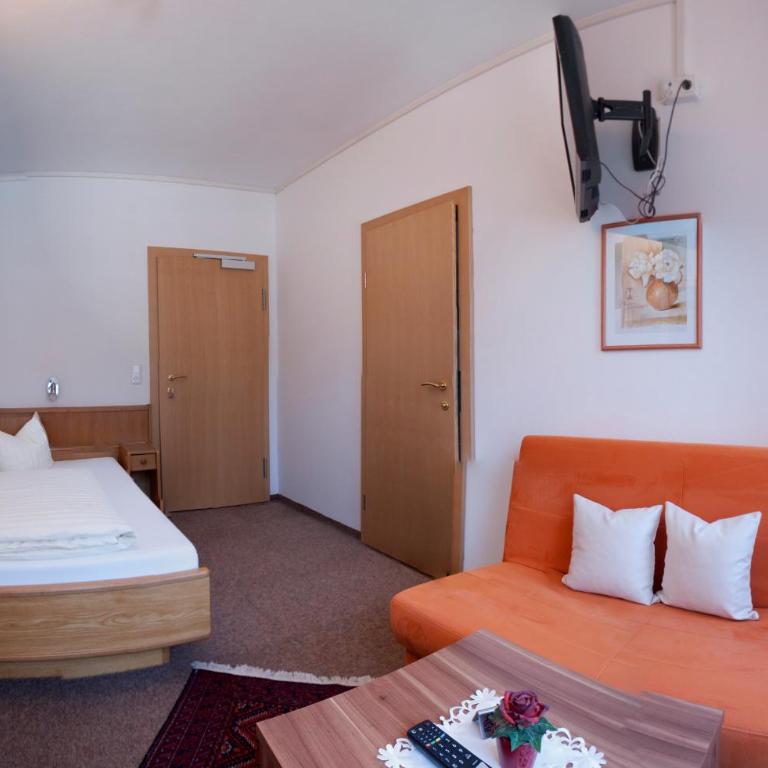 Hotel Garni Jennewein - Einzelzimmer mit Balkon - 4
