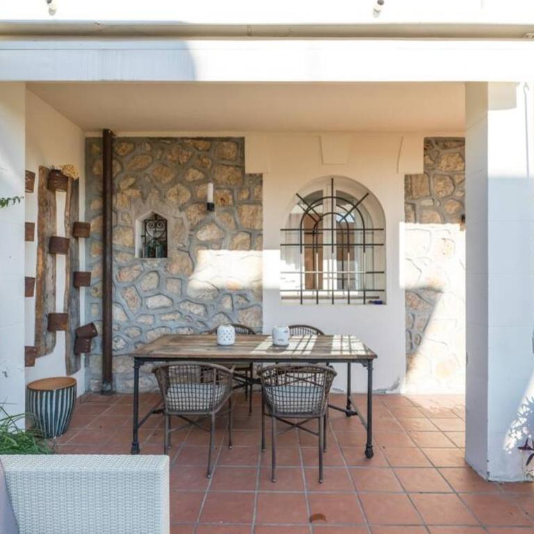 Villa Rocky - Luxury 3BR Apt in Liberty Villa.Pool,Garden,WiFi - Appartement 3 Chambres - 55