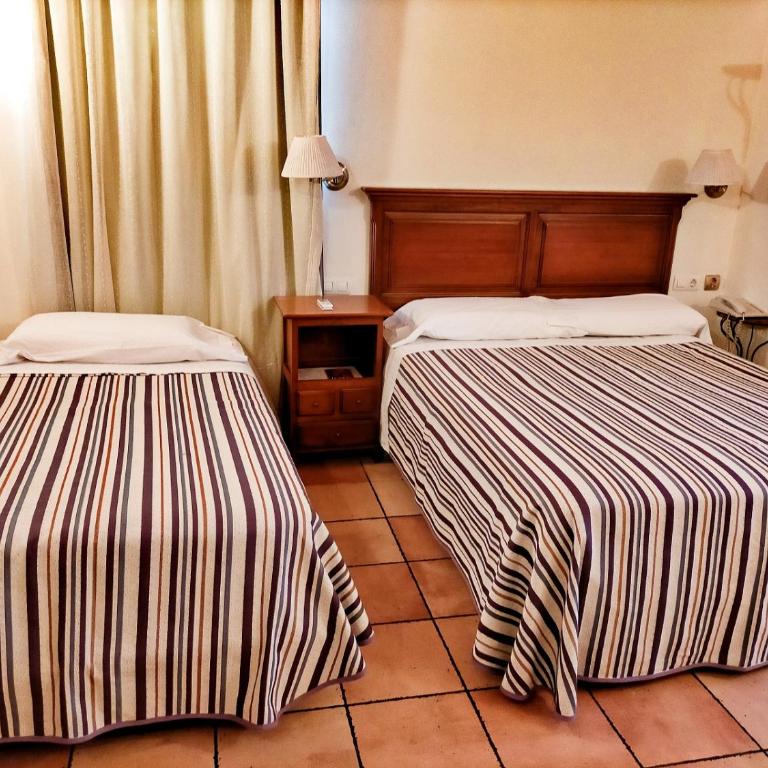 Abadía Hotel - Triple Room - 6