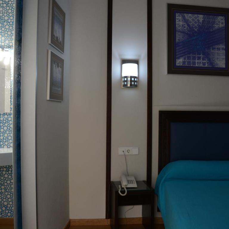 Hotel y Apartamentos Doña Lola - Habitación Individual Pequeña - 1