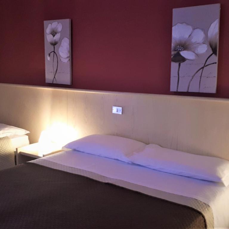 Hotel Kristall - Camera Tripla Standard - 1