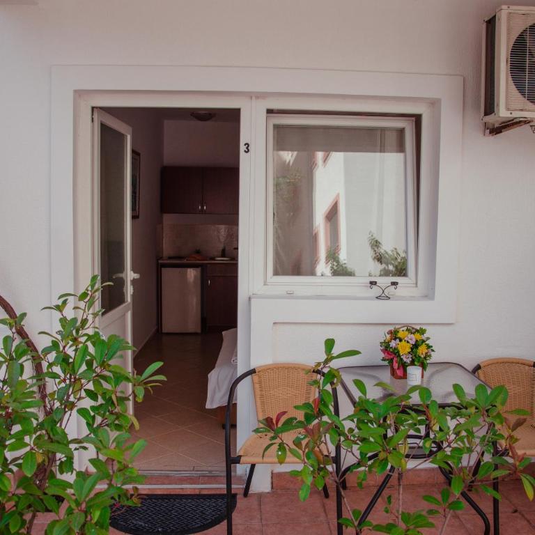 Mediterranean Retreat Becici - Dvokrevetna Soba sa Bračnim Krevetom i Terasom - 10