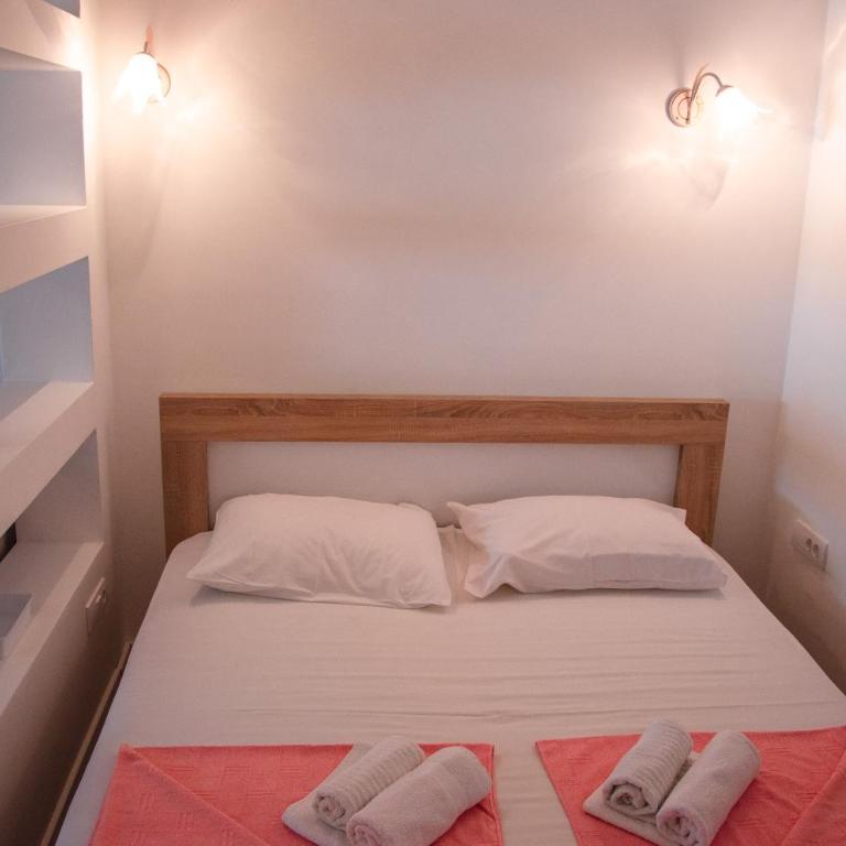 Mediterranean Retreat Becici - Deluks Soba s Bračnim Krevetom i Pomoćnim Ležajem - 10