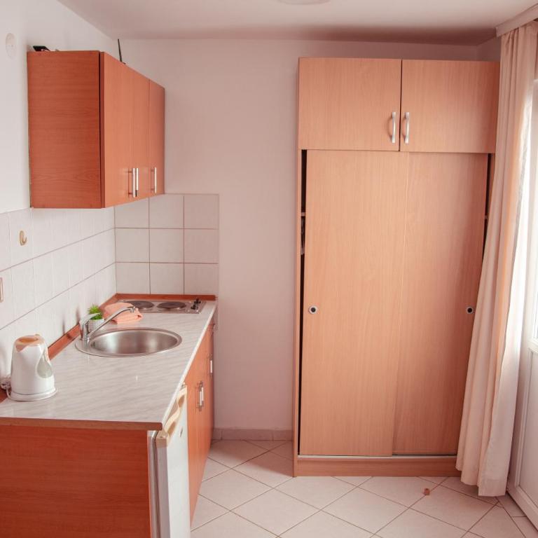 Mediterranean Retreat Becici - Trokrevetna Soba sa Balkonom - 10