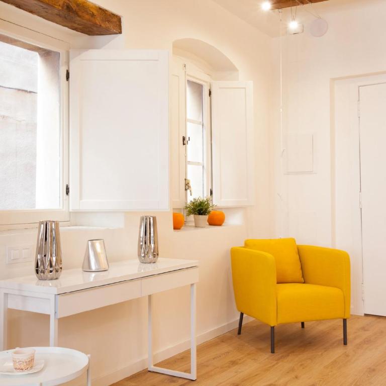 Alsina · Historical center - Barrio Gótico - Apartment with Balcony - 11