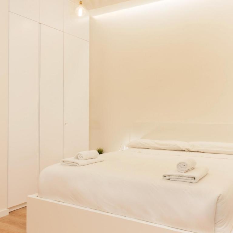 Alsina · Historical center - Barrio Gótico - Apartment with Balcony - 13
