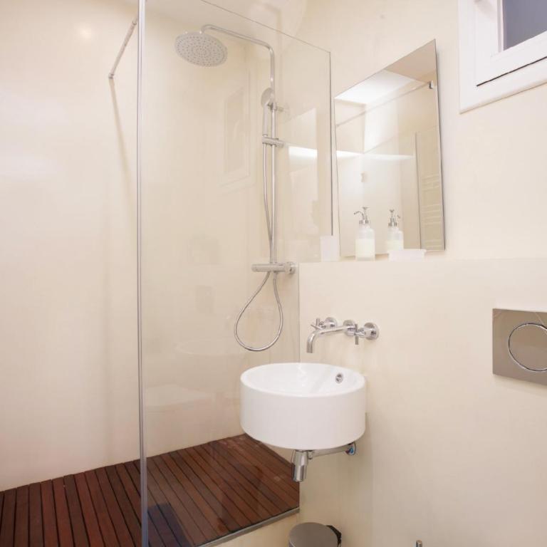 Alsina · Historical center - Barrio Gótico - Apartment with Balcony - 16