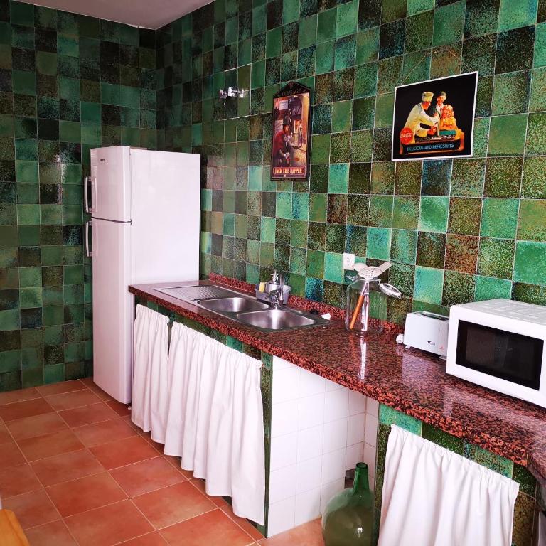 Apartamento bonito y bien ubicado en el Soho de Málaga. - Three-Bedroom Apartment - 4