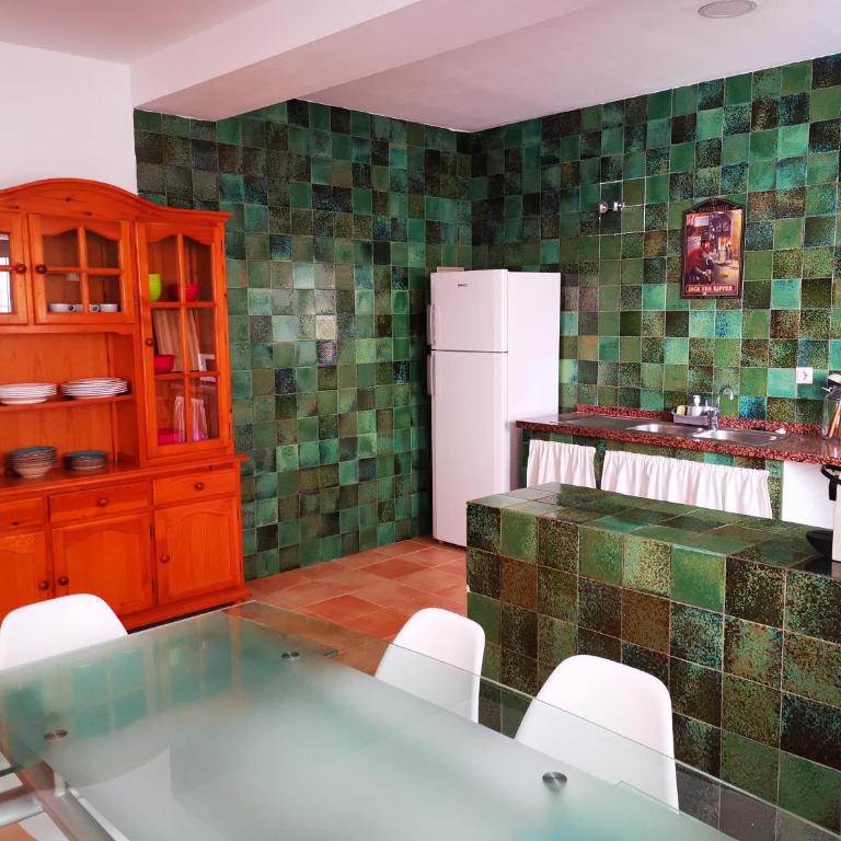 Apartamento bonito y bien ubicado en el Soho de Málaga. - Three-Bedroom Apartment - 7