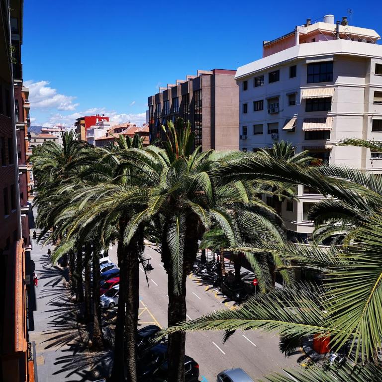 Apartamento bonito y bien ubicado en el Soho de Málaga. - Three-Bedroom Apartment - 10