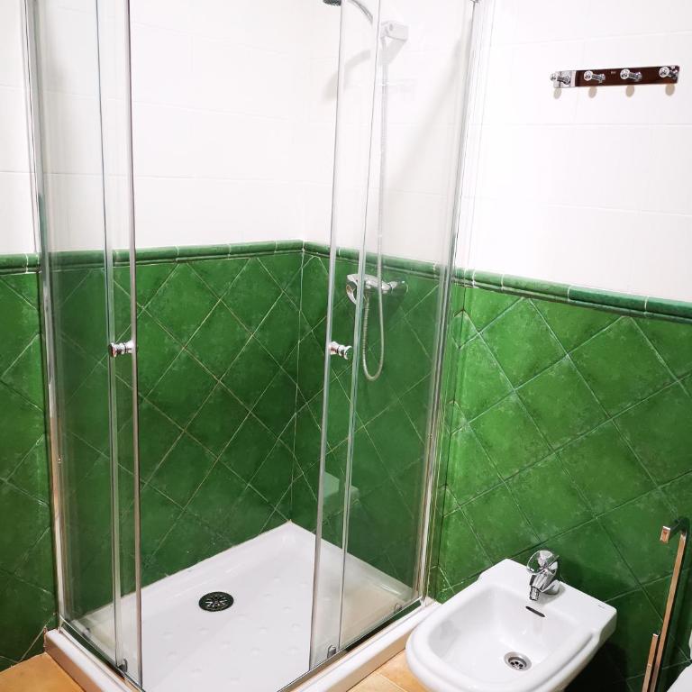 Apartamento bonito y bien ubicado en el Soho de Málaga. - Three-Bedroom Apartment - 11