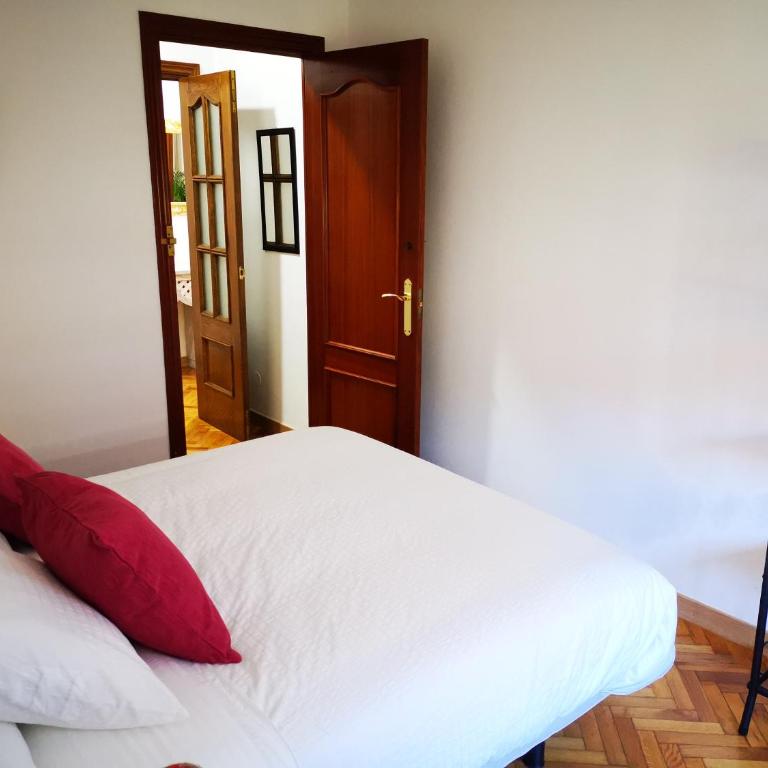 Apartamento bonito y bien ubicado en el Soho de Málaga. - Three-Bedroom Apartment - 32