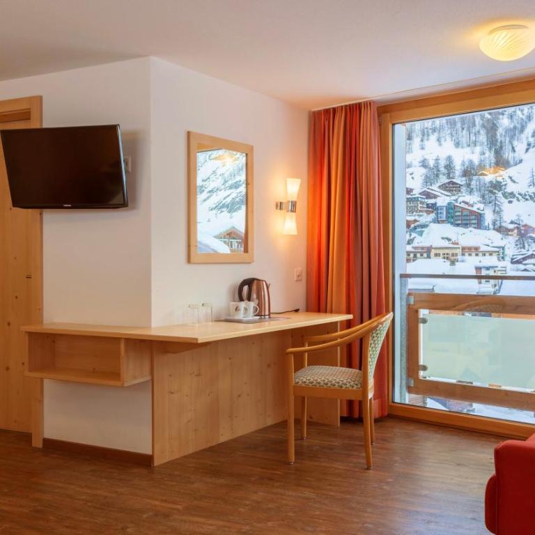 Hotel Capricorn - Deluxe Doppelzimmer mit Blick auf das Dorf - 3