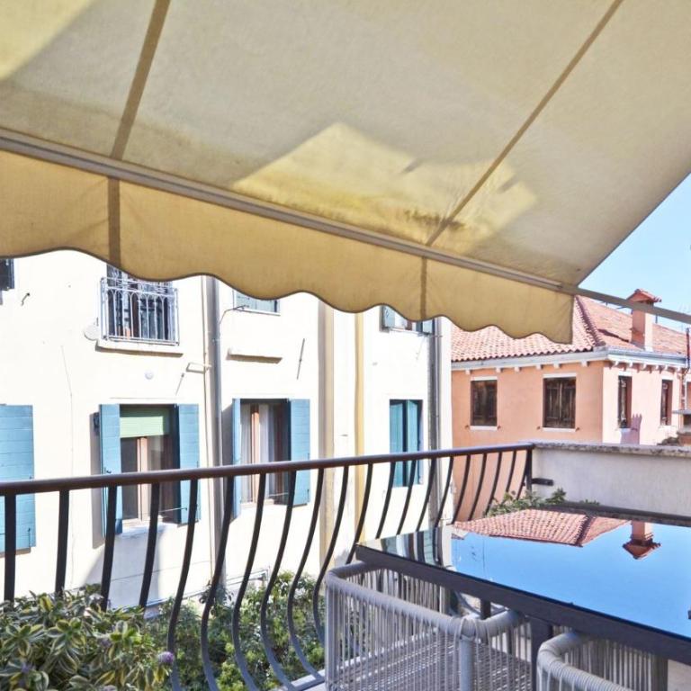 Ai Bareteri Luxury Canal View - Appartamento con Balcone - 5
