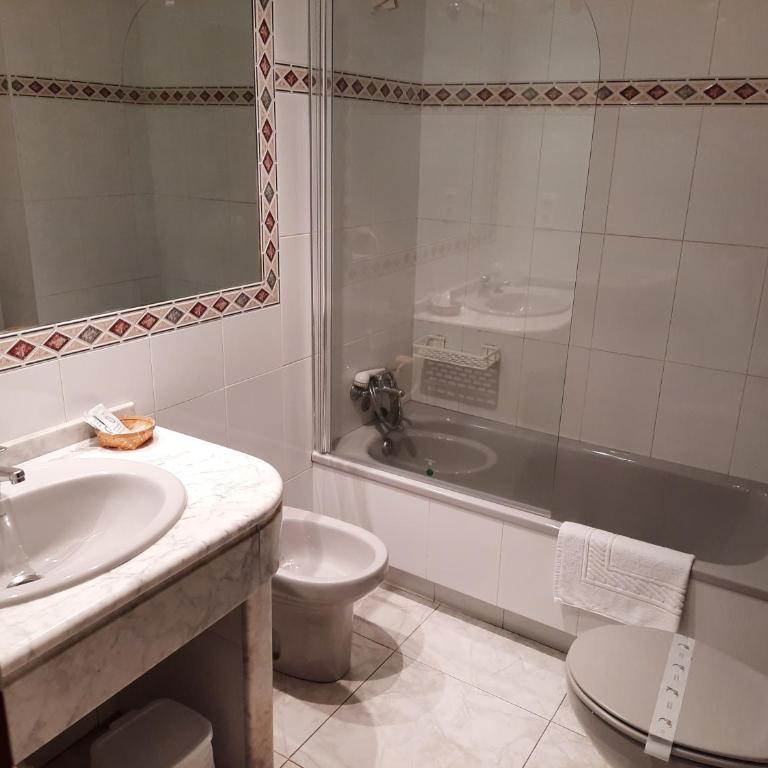 Hotel Cervantes - Habitación Doble - 2 camas - 3