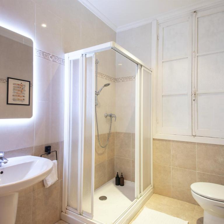 Espacioso, Moderno y a pie de Playa Zurriola - Apartamento de 3 dormitorios - 8