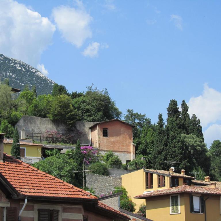 Borgo Antico Apartments - Appartamento con 2 Camere da Letto e con Vista Montagna - 1