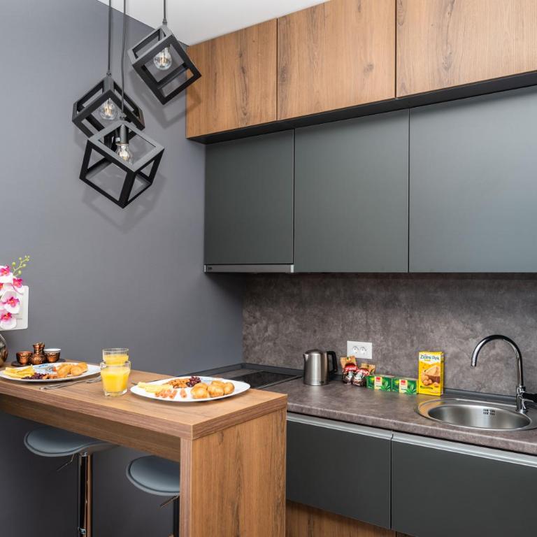 Modern and Bright Apartments - Main Street - Studio - 10