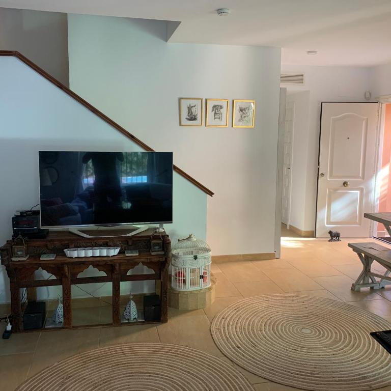 CASA 4 HABITACIONES CON JARDIN 10 Pax - Casa - 9