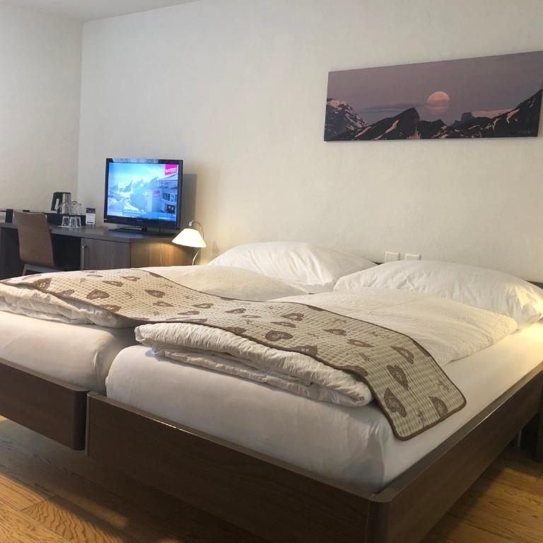 Hotel Crystal Interlaken - Standard Dreibettzimmer (20-23 m2) - 4