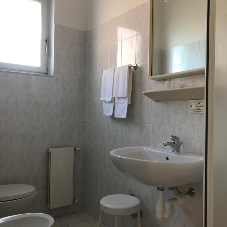 Hotel Robinia - Camera Familiare - 1