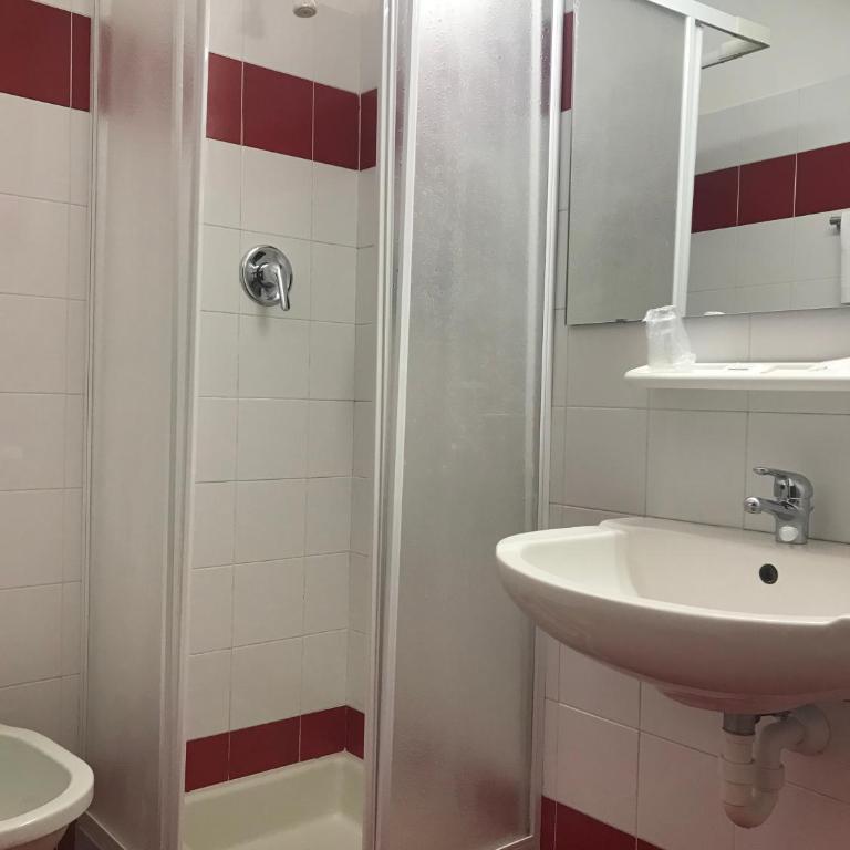 Hotel Robinia - Camera Tripla - 2