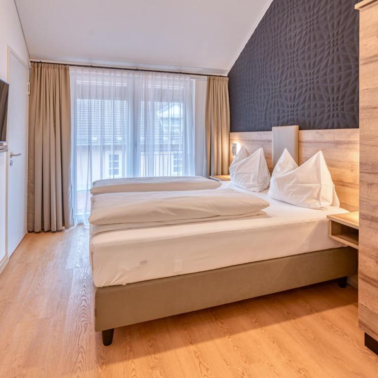 WESTSIDE Hotel - Deluxe Suite - 14