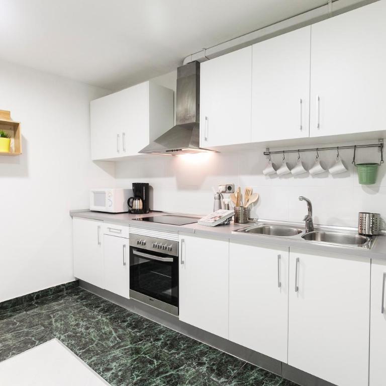 Be Barcelona Plaza Catalunya - Four-Bedroom Apartment - Balmes, 12 - 1