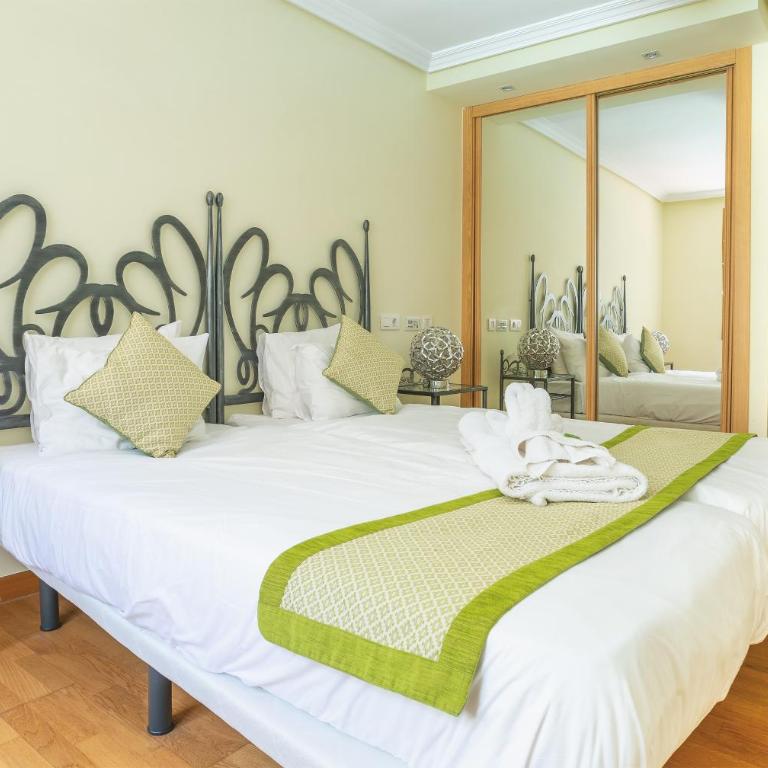 Arrecife Sands- Seafront Apartment - Sea Views - Private Underground Parking - Apartamento de 3 dormitorios con vistas al mar - 24