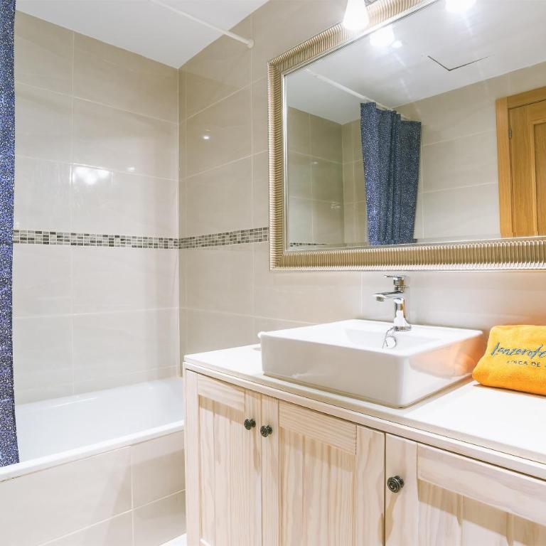 Arrecife Sands- Seafront Apartment - Sea Views - Private Underground Parking - Apartamento de 3 dormitorios con vistas al mar - 23