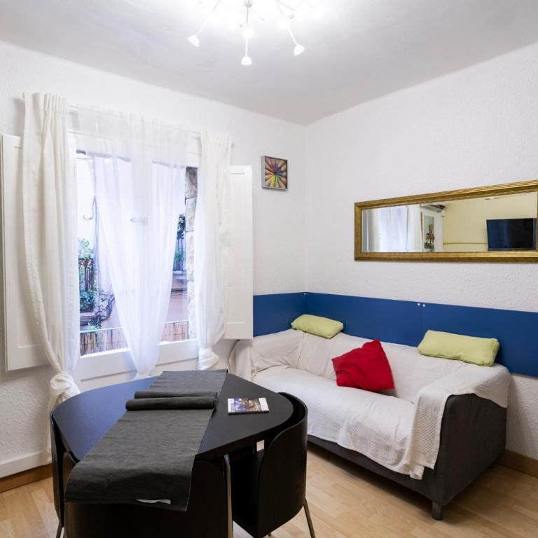 Old Town & Cathedral - Three-Bedroom Apartment - 4