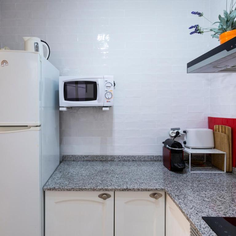 Old Town & Cathedral - Three-Bedroom Apartment - 8
