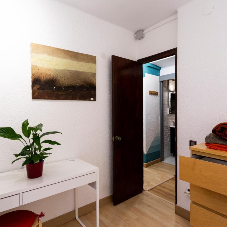Old Town & Cathedral - Three-Bedroom Apartment - 15