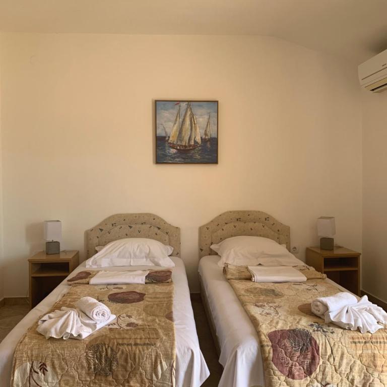Matej - Twin Room with Sea View - 1