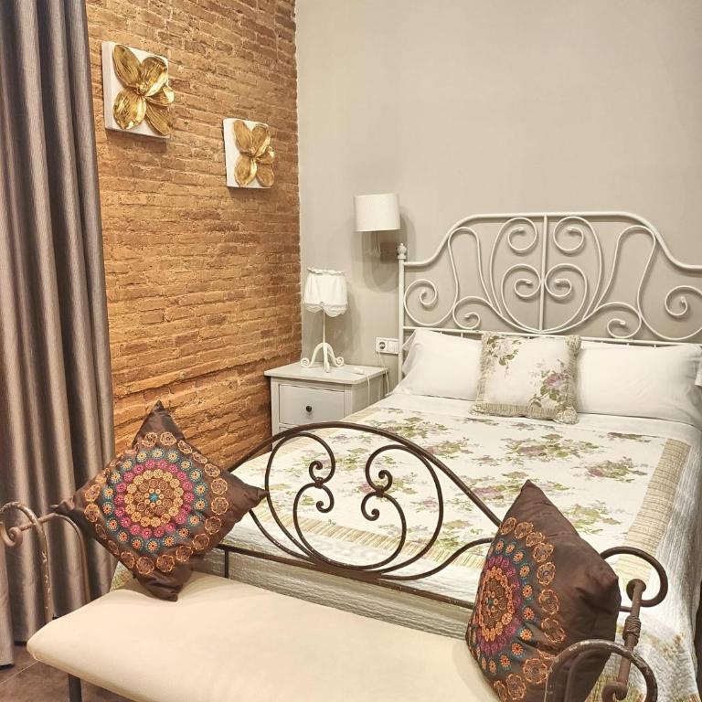Hostal Orleans - Double or Twin Room with Private Bathroom - 50