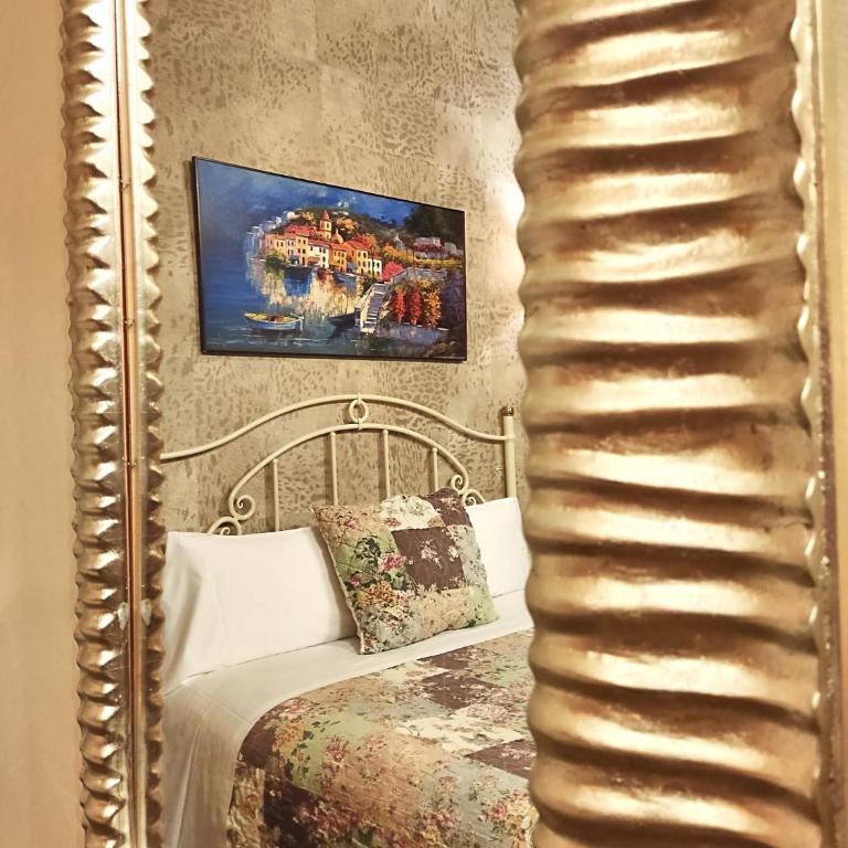 Hostal Orleans - Double or Twin Room with Private Bathroom - 5