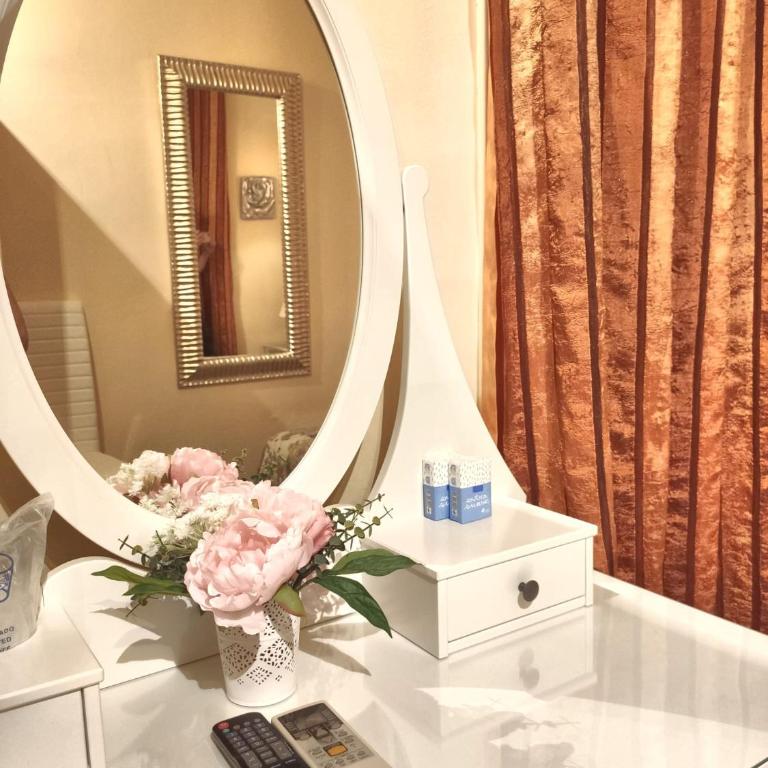 Hostal Orleans - Double or Twin Room with Private Bathroom - 21