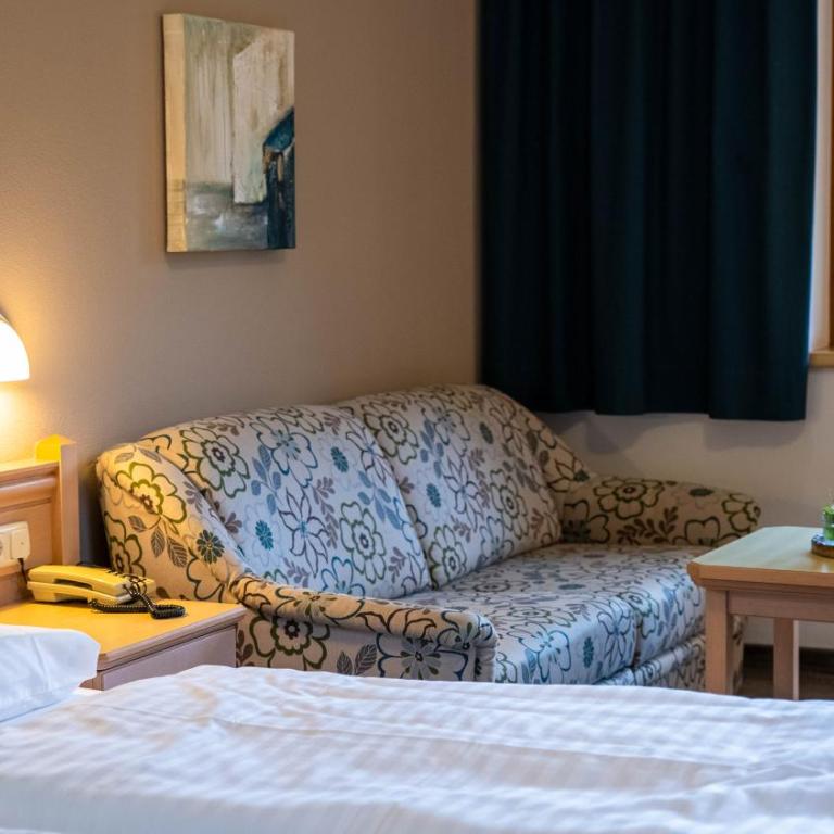 Hotel Der Almhof - Familienzimmer mit Balkon (2 Erwachsene + 2 Kinder) - 3