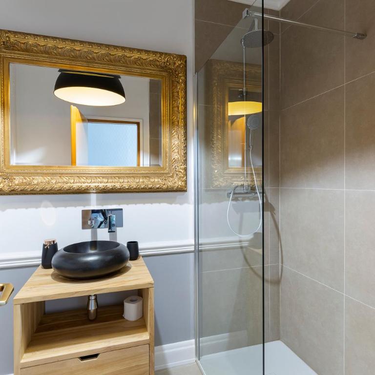 Gregorio Suite - Studio with Lake View - 14