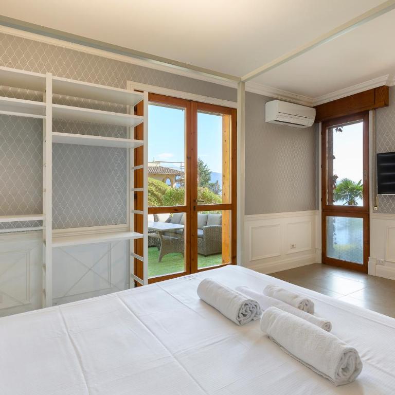 Gregorio Suite - Studio with Lake View - 10