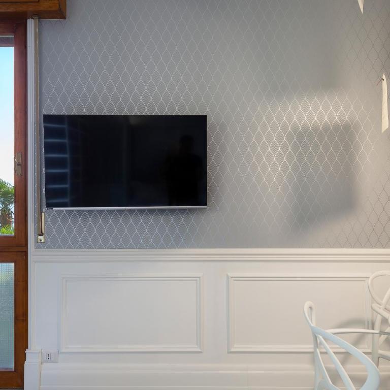 Gregorio Suite - Studio with Lake View - 9