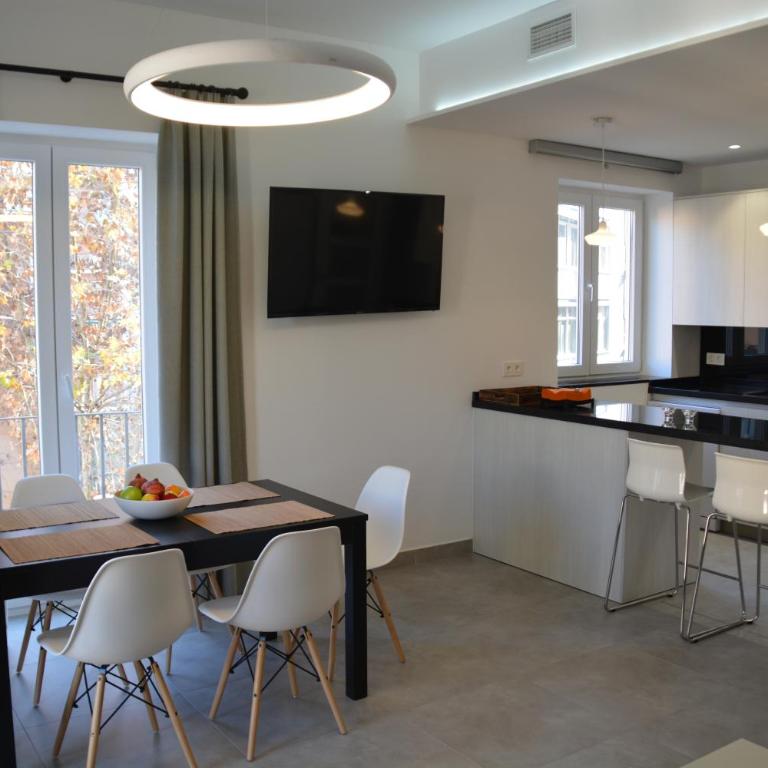 LUMINOSO Y MODERNO APARTAMENTO EN EL CENTRO - Three-Bedroom Apartment - 5