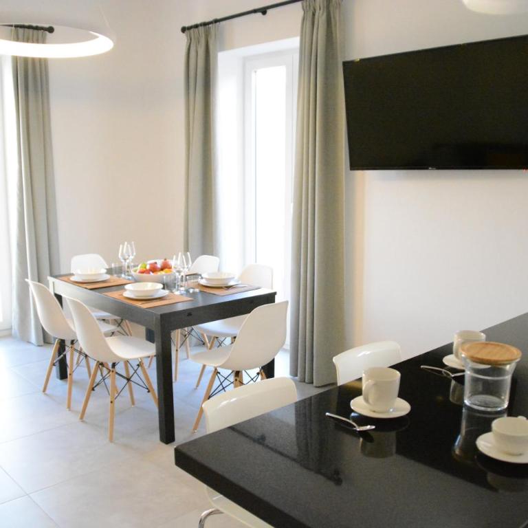 LUMINOSO Y MODERNO APARTAMENTO EN EL CENTRO - Three-Bedroom Apartment - 4
