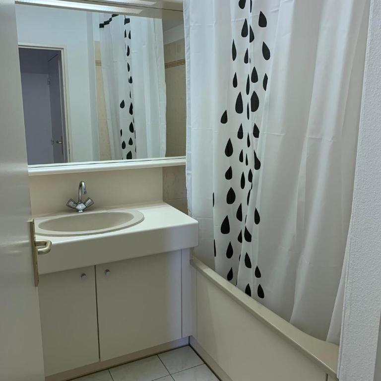 Mandana - Three-Bedroom Apartment - 31