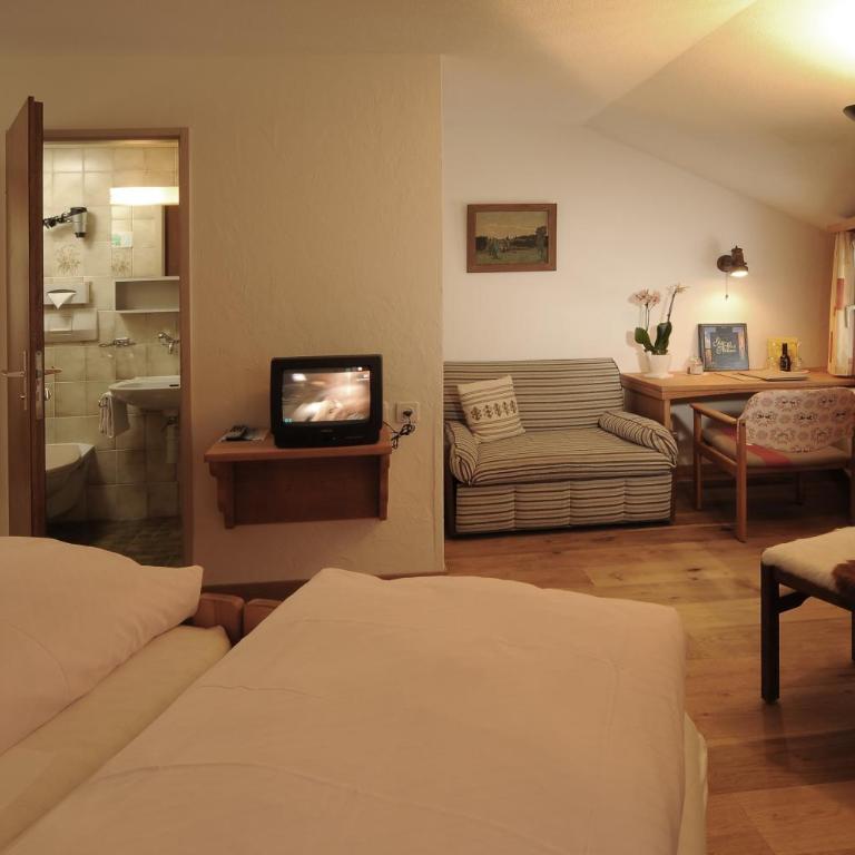 Alpenblick Hotel & Restaurant Wilderswil by Interlaken - Zimmer Alpenchic - 1