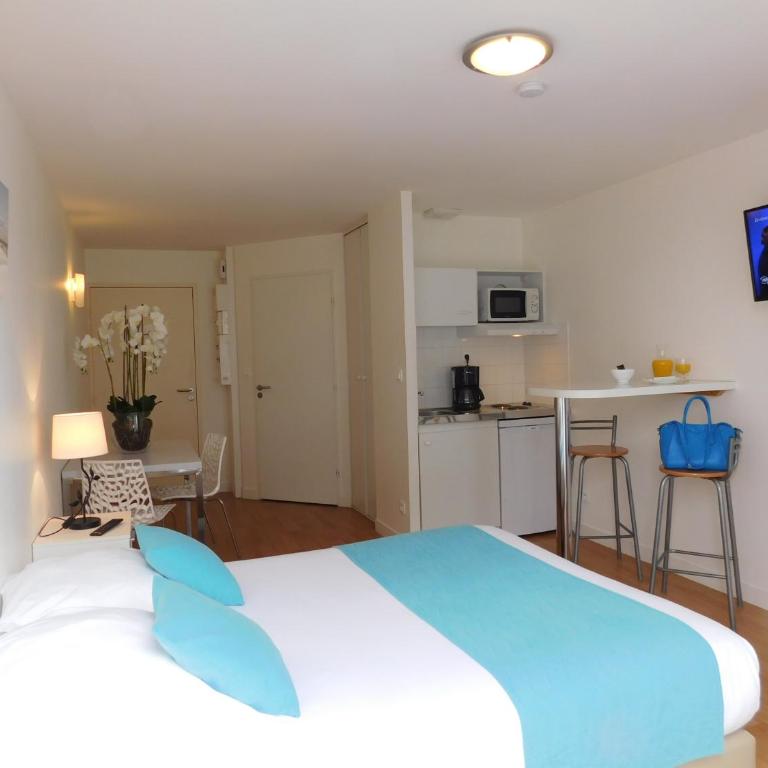 Résidence avec Piscine face au port 200m plage - Studio avec Terrasse - Rez-de-Chaussée - Côté Port - 3