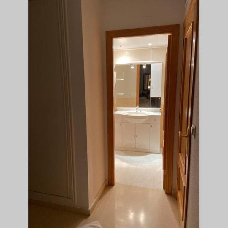 Ideal 2 - Two-Bedroom Apartment - 17