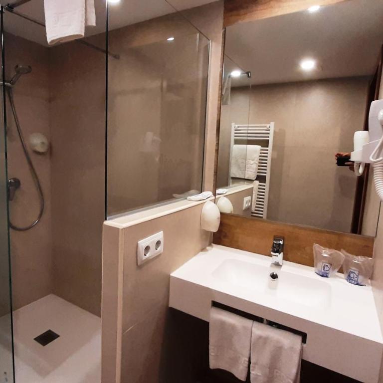 Hotel Urogallo - Habitación Doble Superior - 4