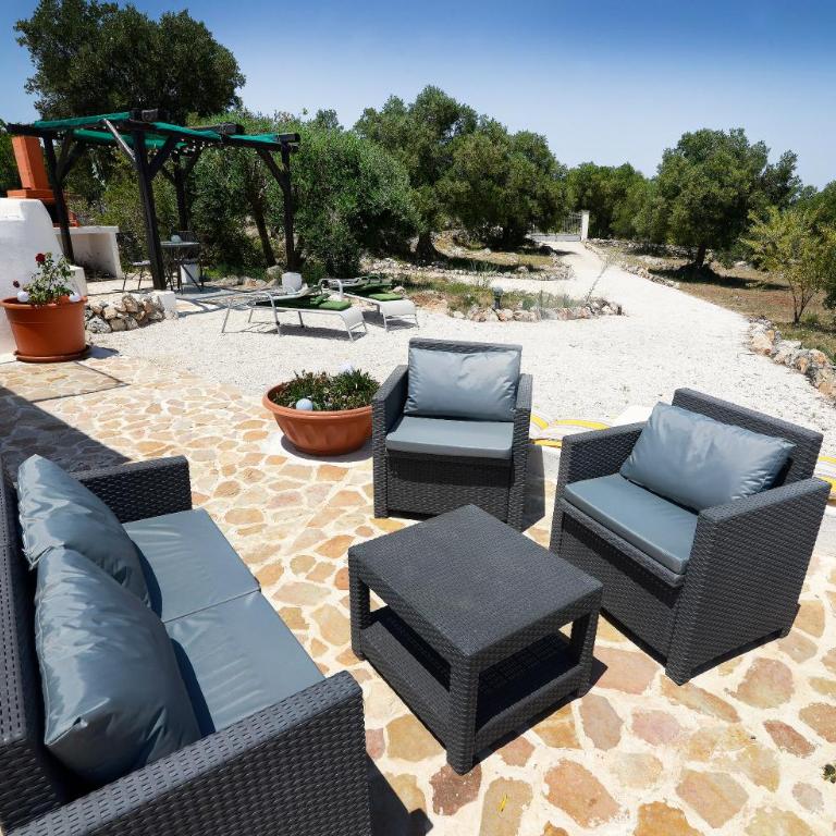 Trullo Vista - Camera Matrimoniale con Patio - 11